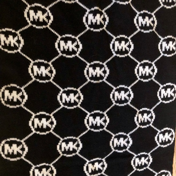 Michael Kors black and white reversible winter scarf with logo - Picture 2 of 6